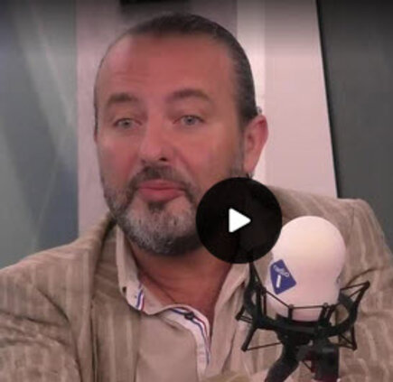 Jade in de NPO1 radio studio